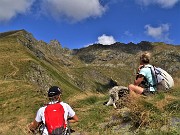 24 Dal Monte Foppa ampia vista sullo  scenario della nostra escursione ai Laghi e al Monte Ponteranica centrale